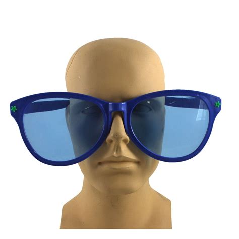 oversized gag sunglasses.